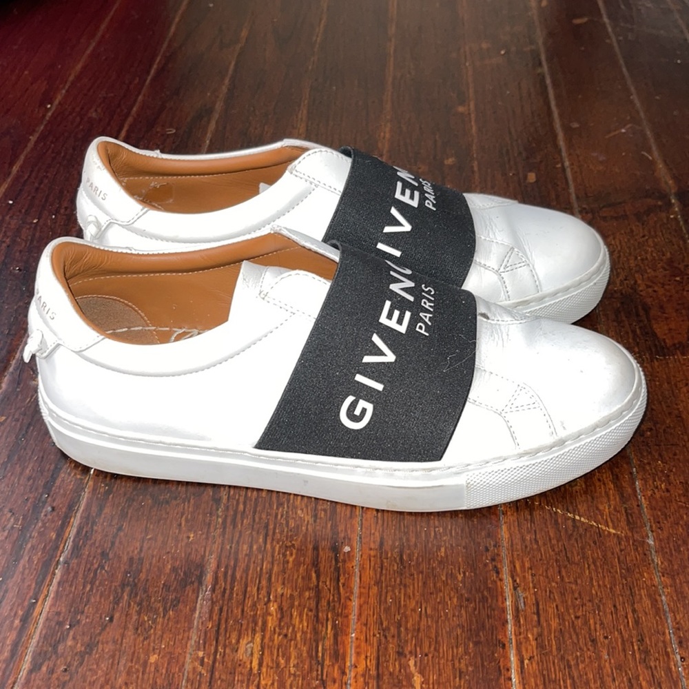 Givenchy - Picture 2 of 2